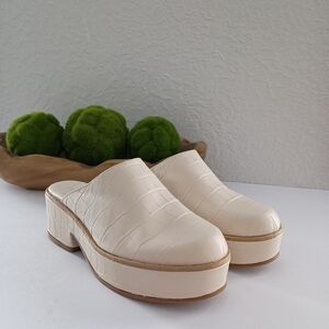 Freda Salvador Suvi Croc Embossed Beige Leather Clogs 8.5